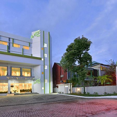Whiz Prime Hotel Sudirman Cilacap Exterior foto