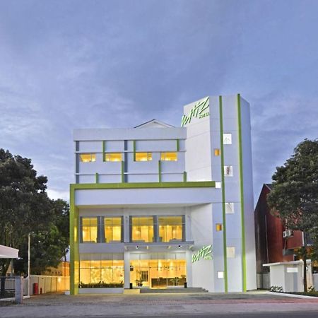 Whiz Prime Hotel Sudirman Cilacap Exterior foto