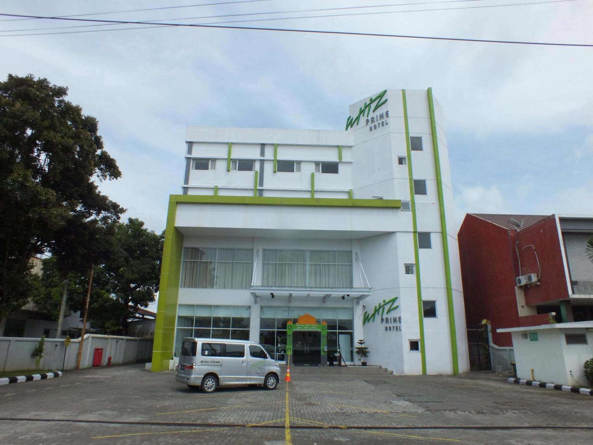Whiz Prime Hotel Sudirman Cilacap Exterior foto