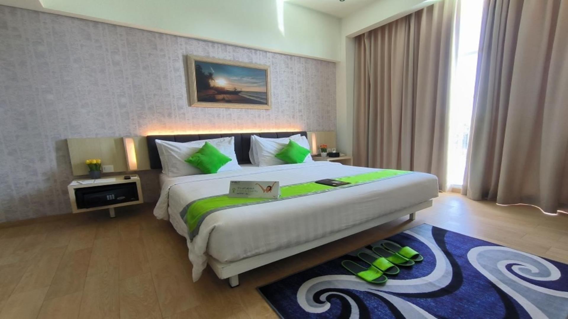 Whiz Prime Hotel Sudirman Cilacap Exterior foto