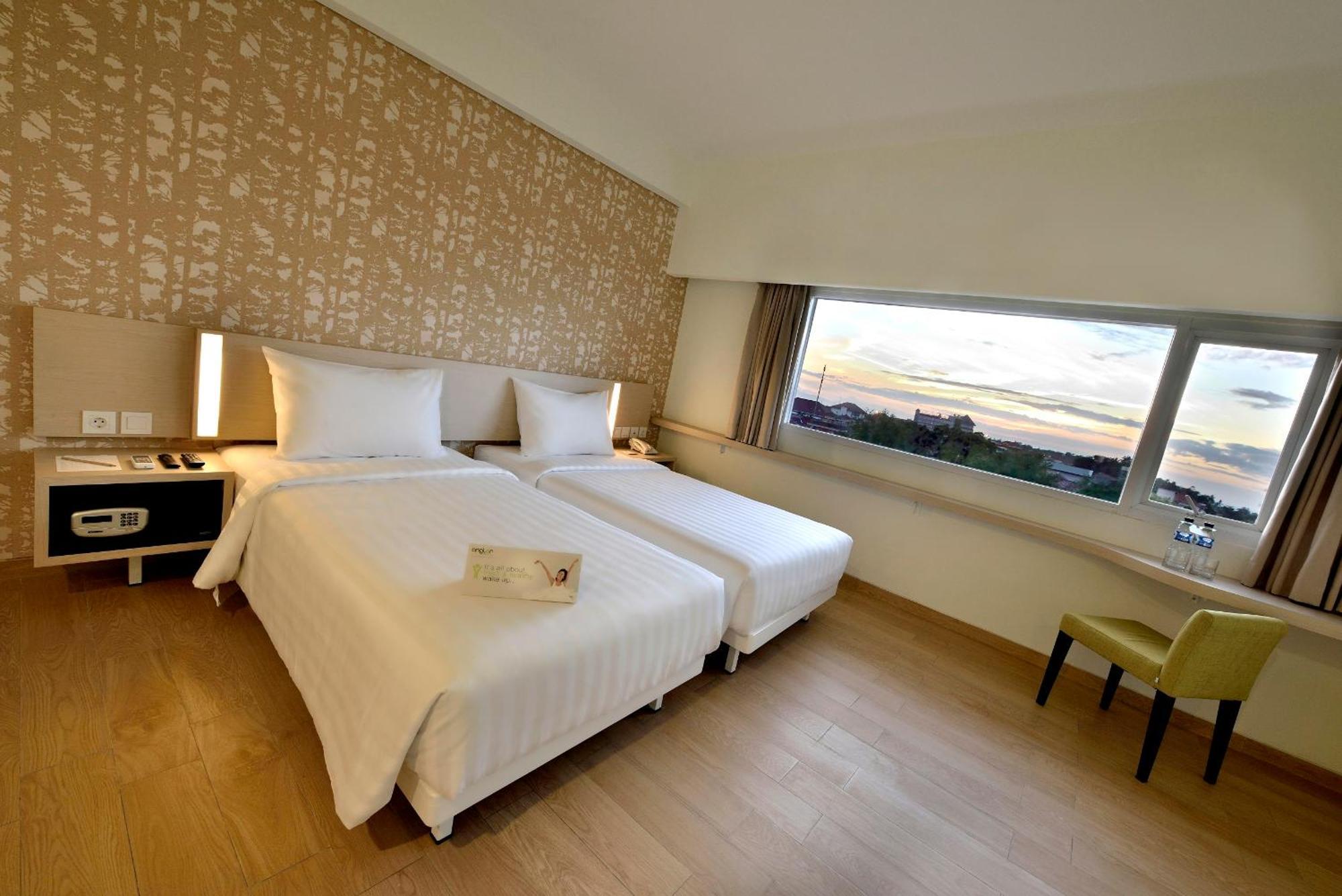 Whiz Prime Hotel Sudirman Cilacap Exterior foto